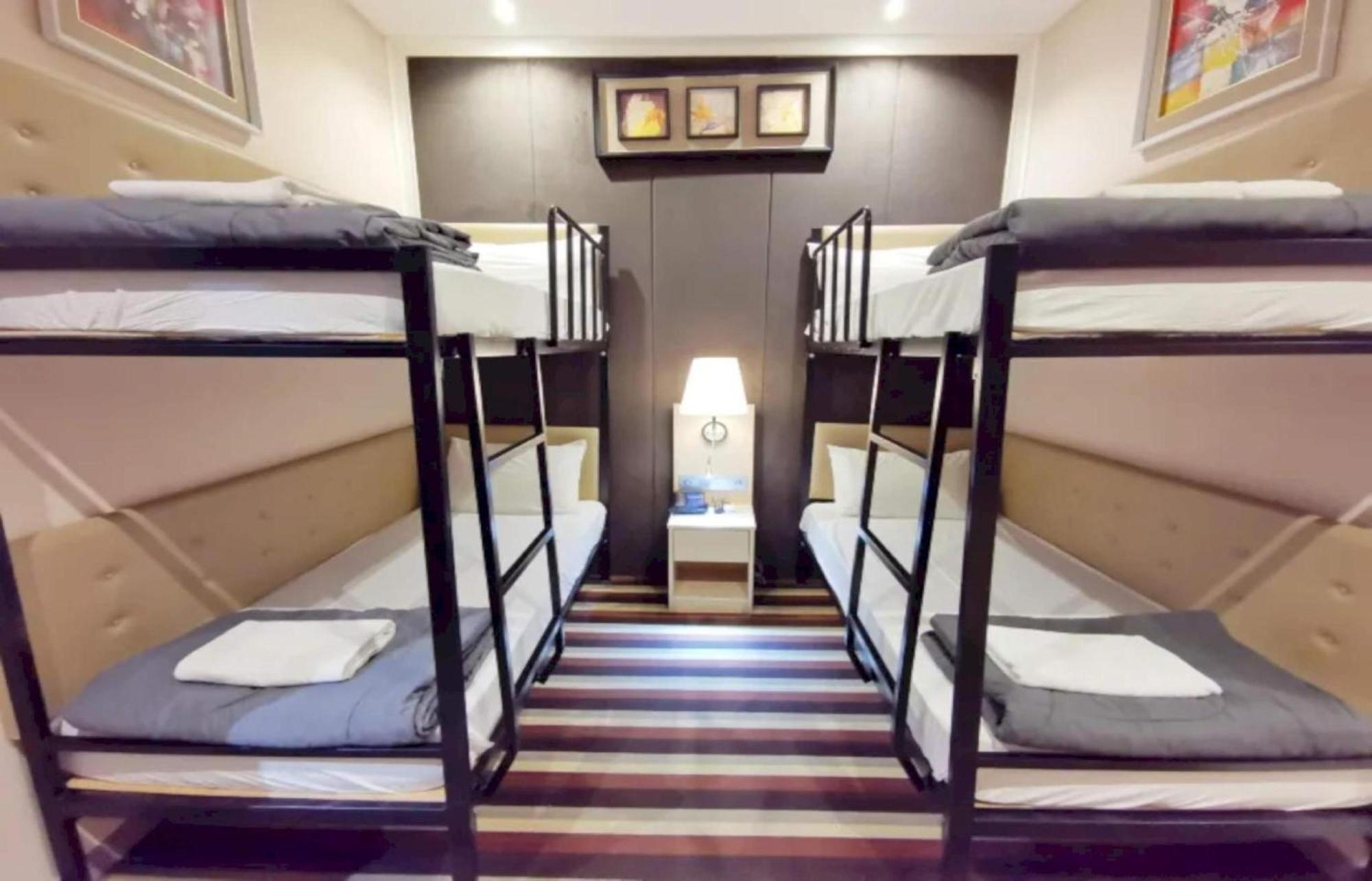 Capital O 75451 Podstel Hostel Bangkok Extérieur photo
